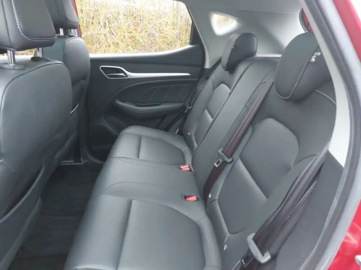 2019-mg-zs-suv-e-exclusive-ev-big-5