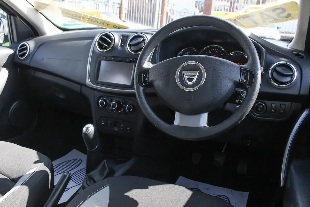 2015-dacia-sandero-stepway-15d-laureate-big-14