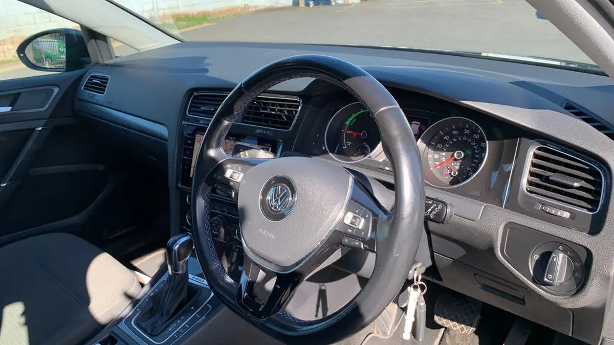 2019-volkswagen-golf-e-e-golf-big-10