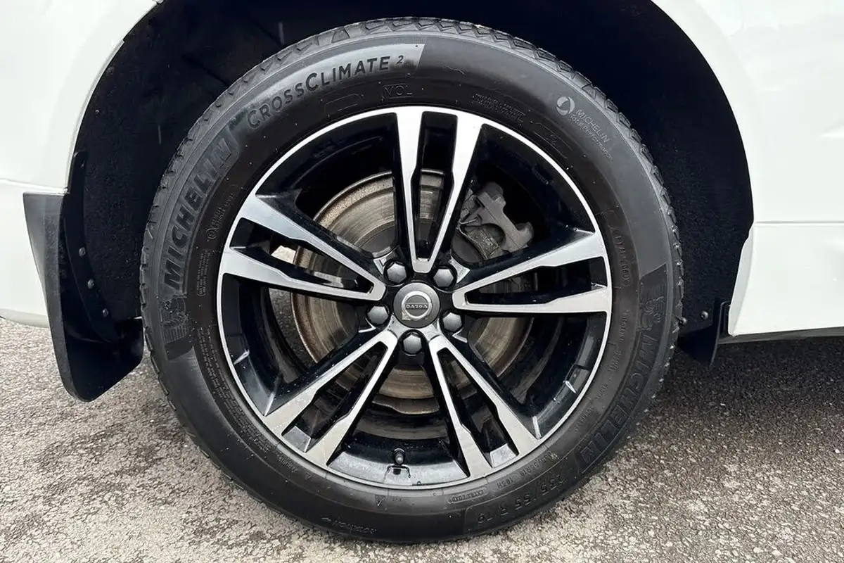 2019-volvo-xc60-20-t4-edition-big-11