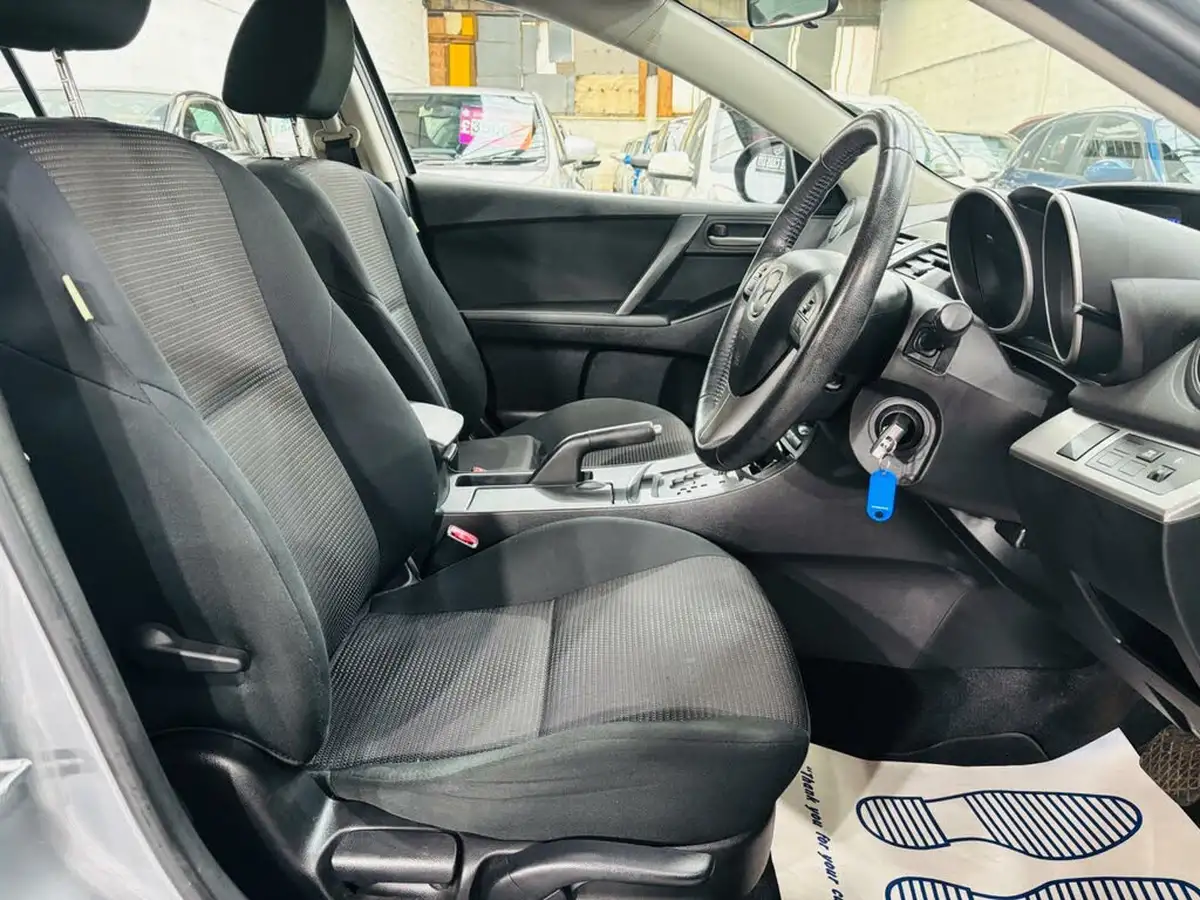 2013-mazda-mazda3-16-tamura-auto-big-10