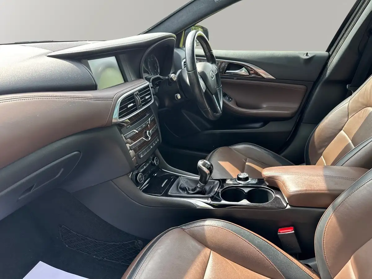 2017-infiniti-q30-15d-premium-tech-intouch-big-11