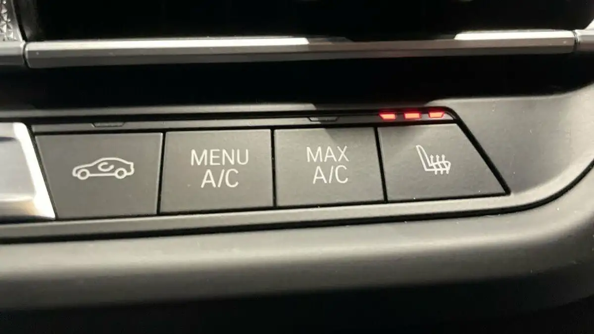 2021-bmw-1-series-20td-118d-m-sport-lcp-big-22