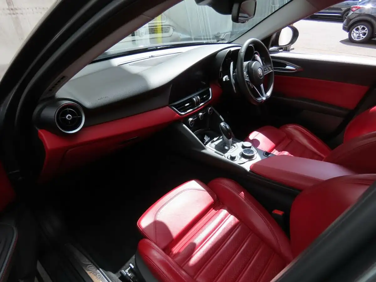 2017-alfa-romeo-giulia-20-veloce-big-3