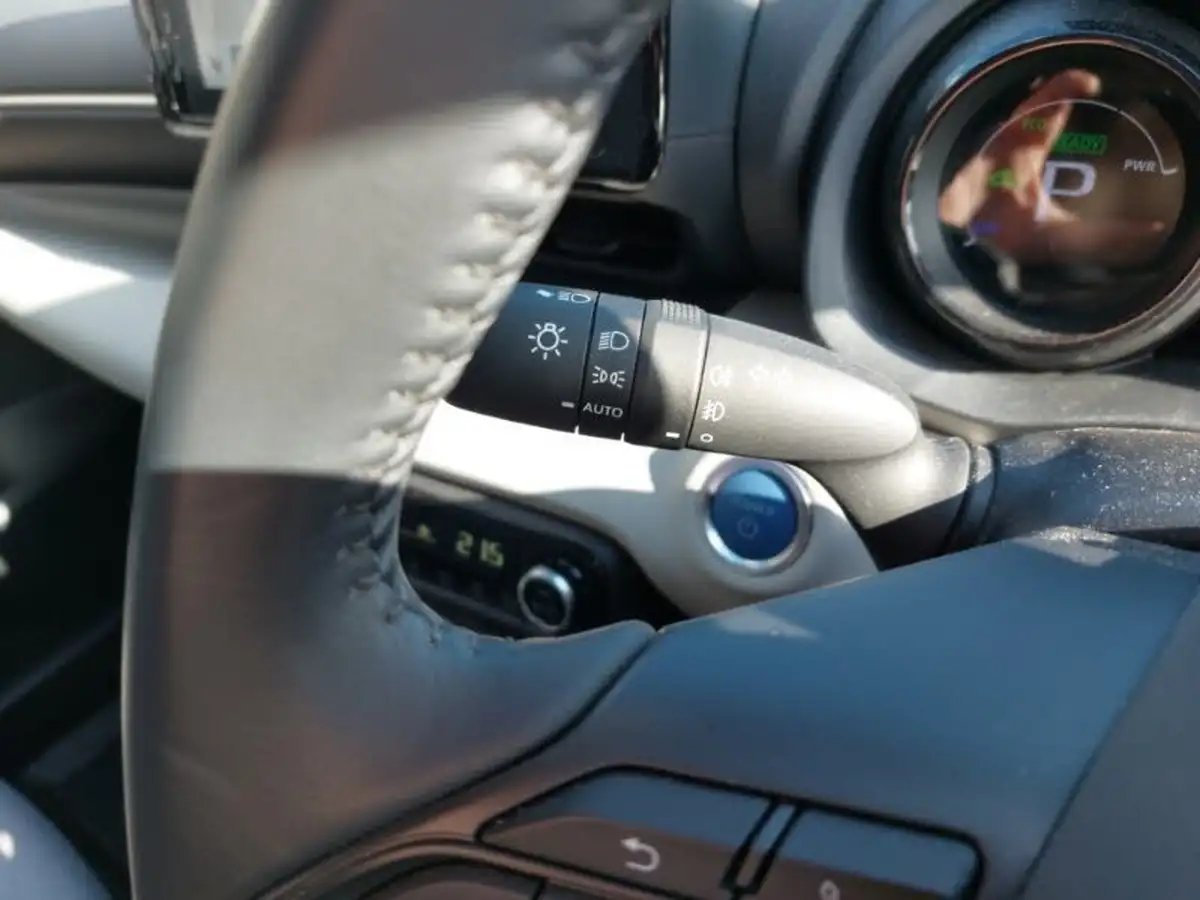 2022-toyota-yaris-15-vvt-i-excel-big-15