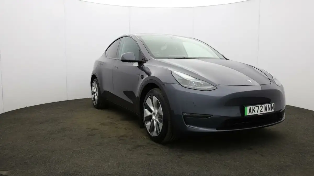 2022-tesla-model-y-e-long-range-big-38