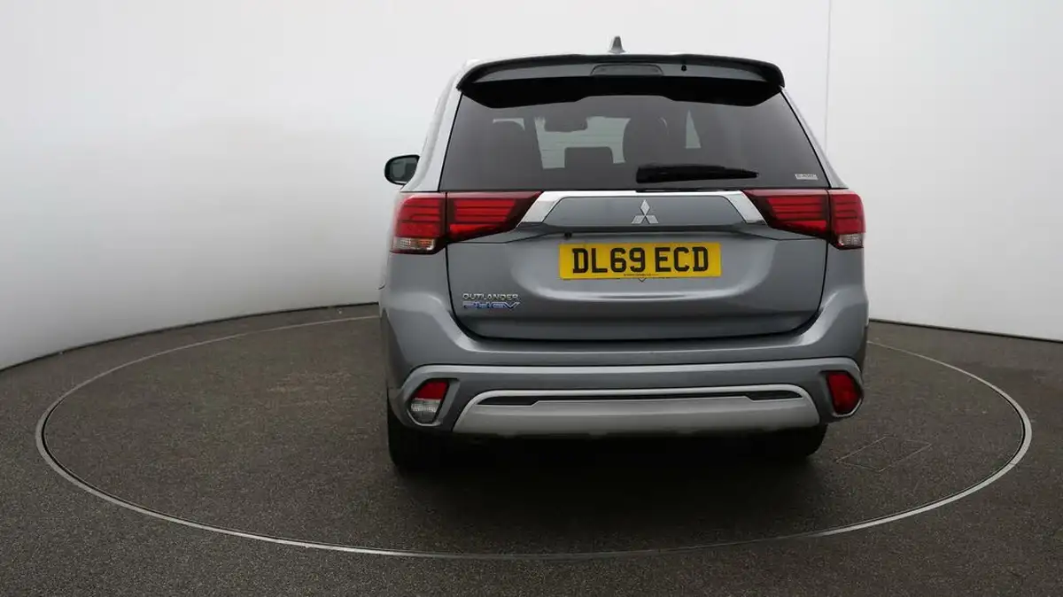2020-mitsubishi-outlander-24-dynamic-phev-big-50