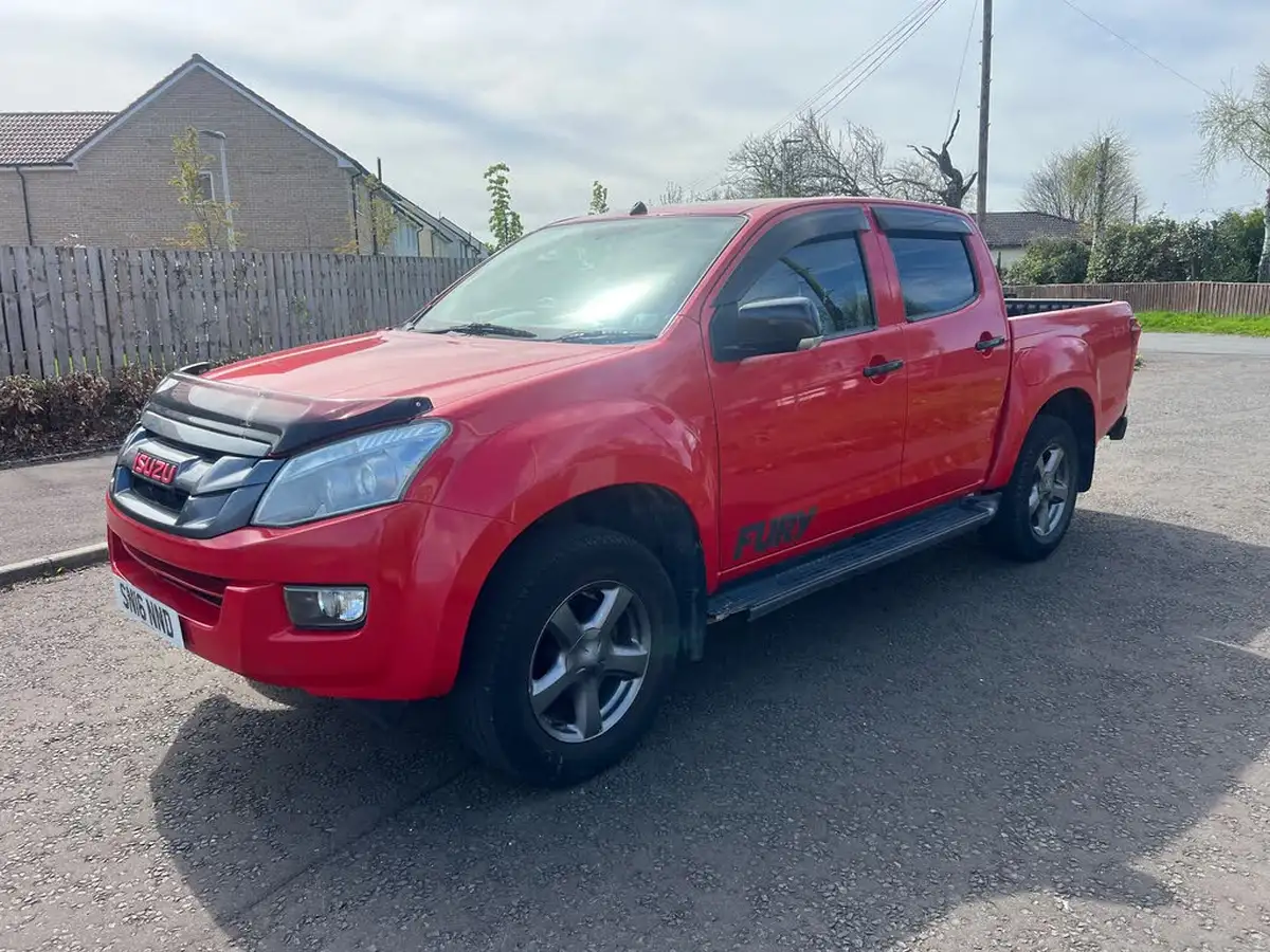 2016-isuzu-d-max-25td-fury-big-2
