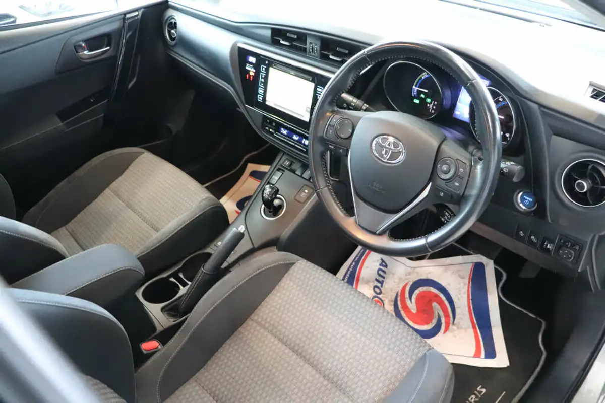 2018-toyota-auris-18-vvt-i-hsd-design-hatchback-big-15
