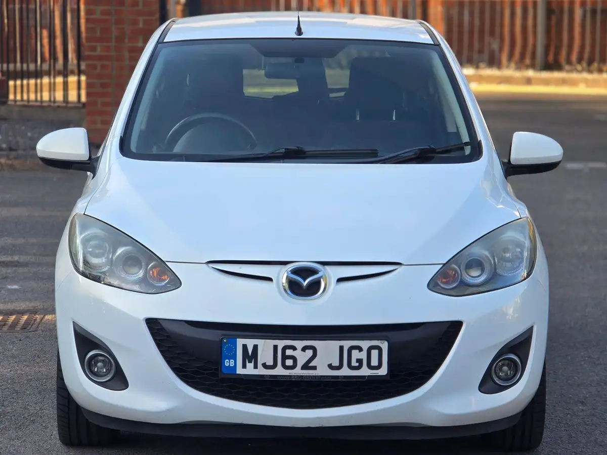 2012-mazda-mazda2-13-venture-big-38