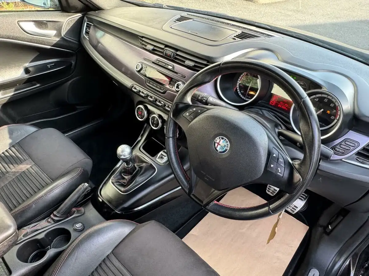 2010-alfa-romeo-giulietta-14-veloce-multiair-170bhp-big-18
