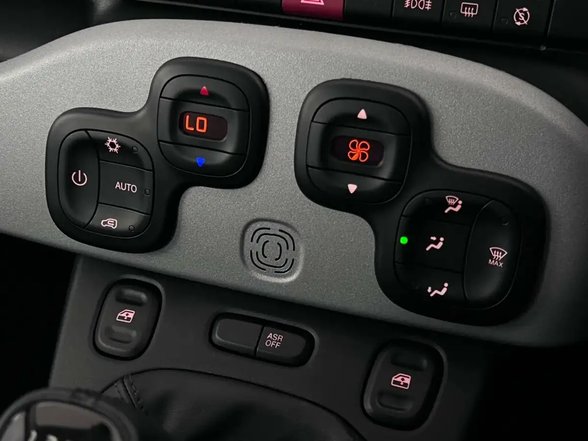 2021-fiat-panda-10-city-cross-big-24