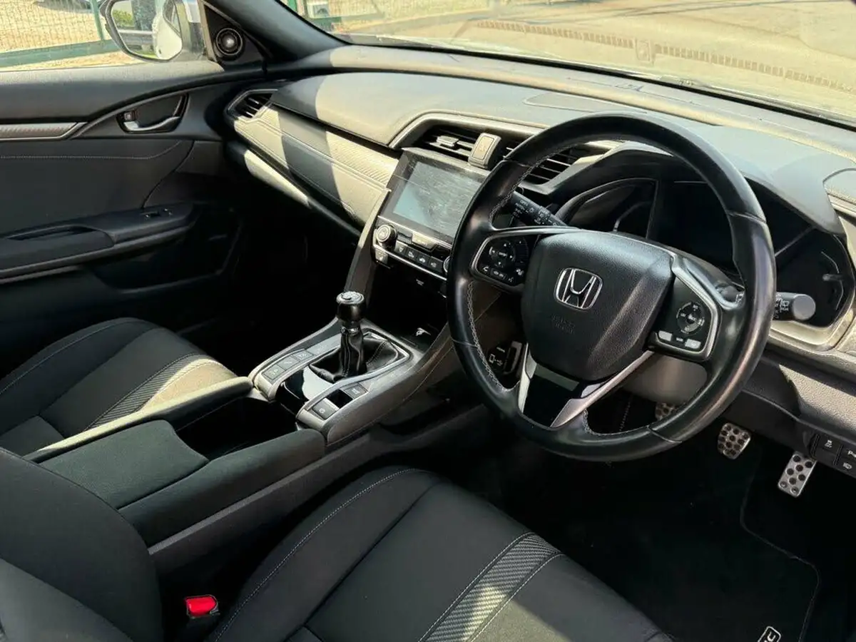 2019-honda-civic-15-vtec-turbo-sport-plus-ss-big-17