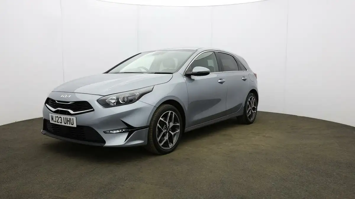2022-kia-ceed-15-t-gdi-3-hatchback-big-2