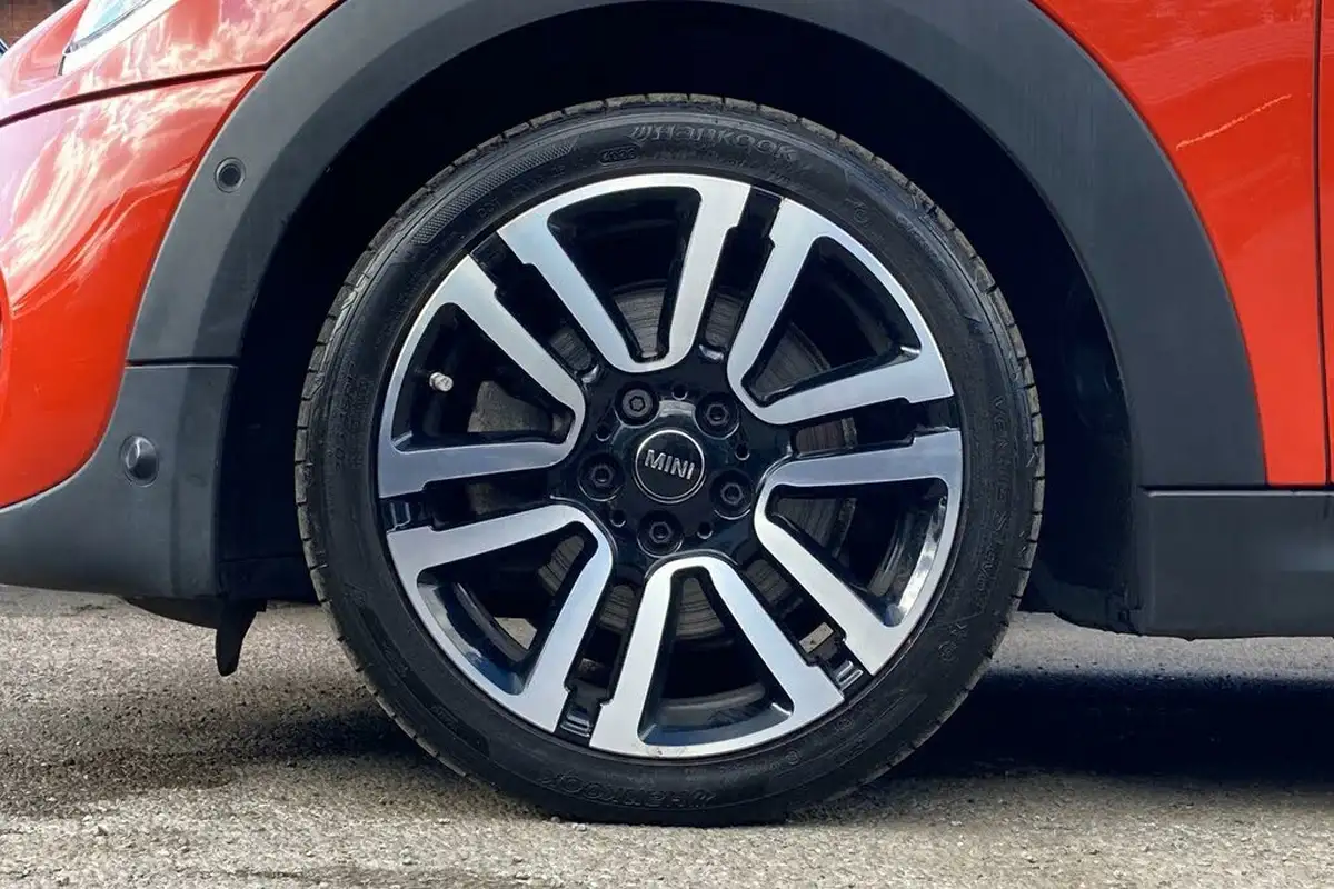 2018-mini-cooper-20-cooper-s-exclusive-ss-hatchback-3d-big-26
