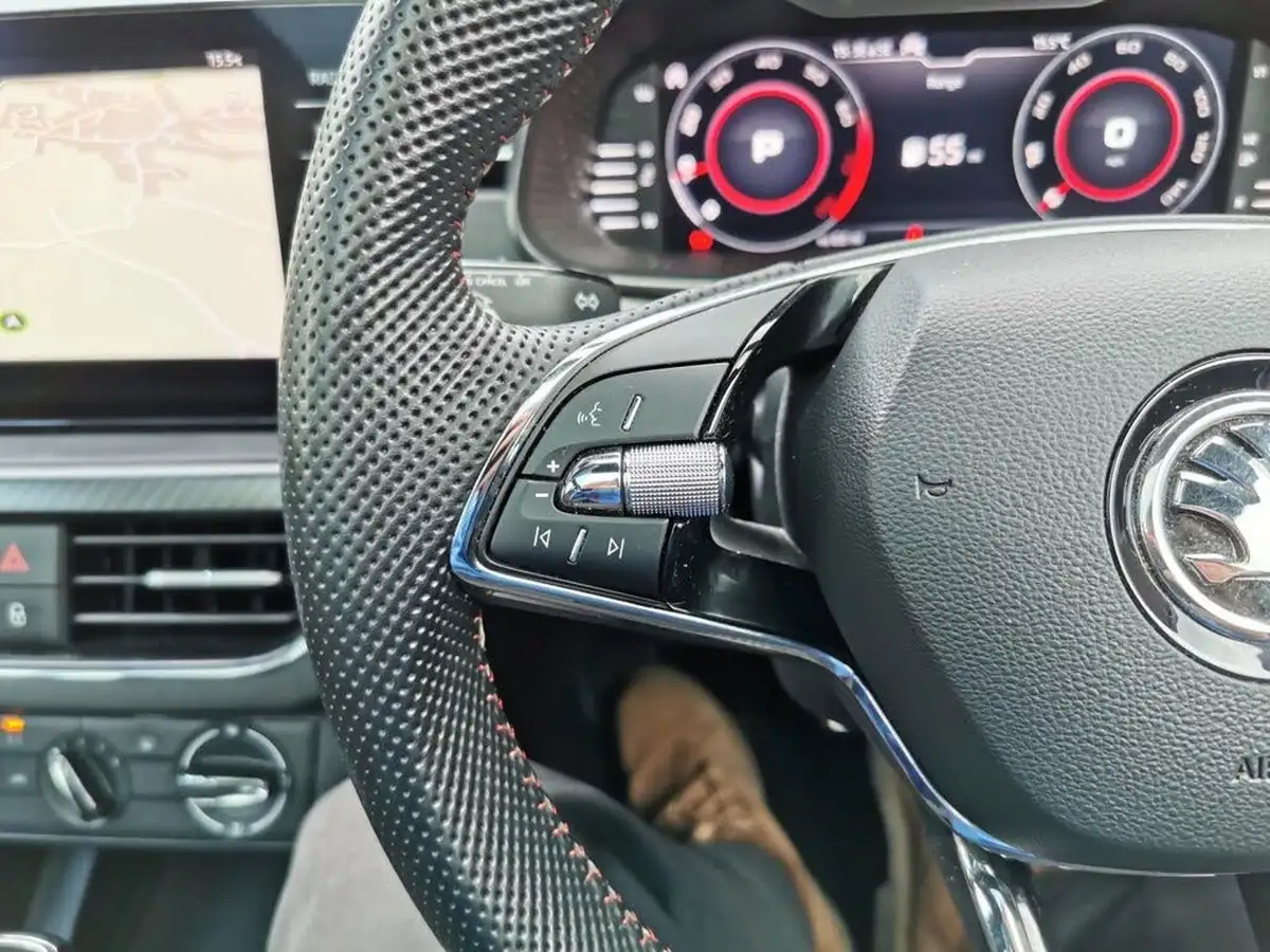 2020-skoda-kamiq-15-tsi-monte-carlo-dsg-big-51
