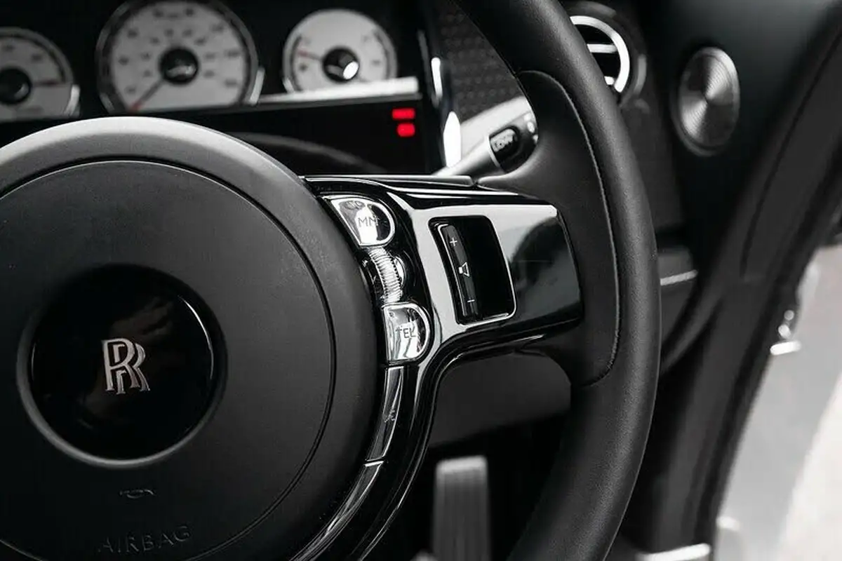 2021-rolls-royce-wraith-66-black-badge-big-24