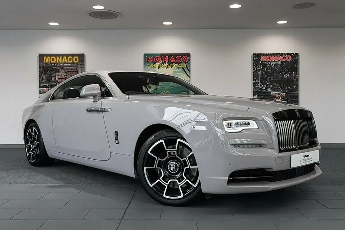 2021-rolls-royce-wraith-66-black-badge-big-0