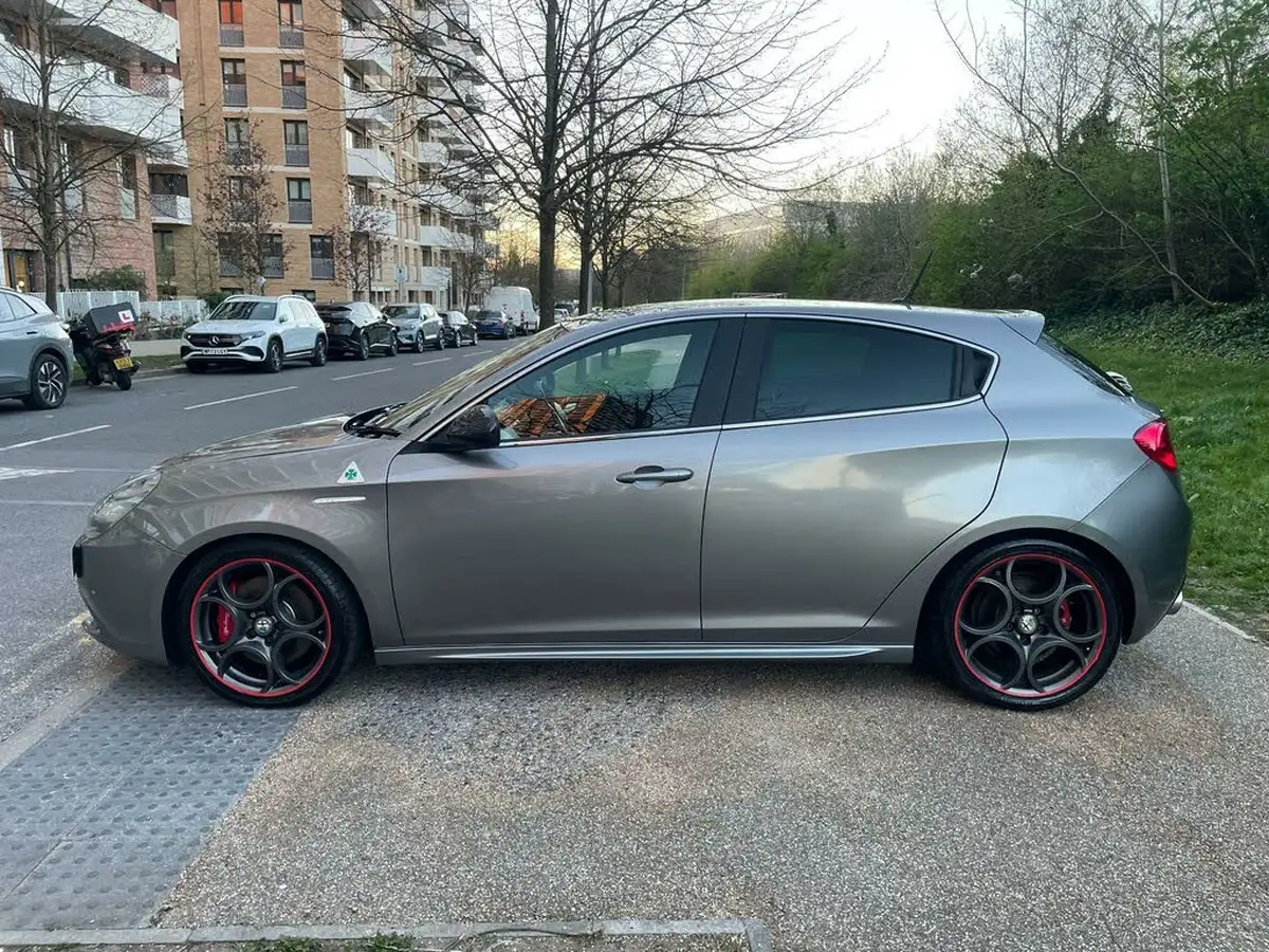 2016-alfa-romeo-giulietta-17-quadrifoglio-verde-big-19