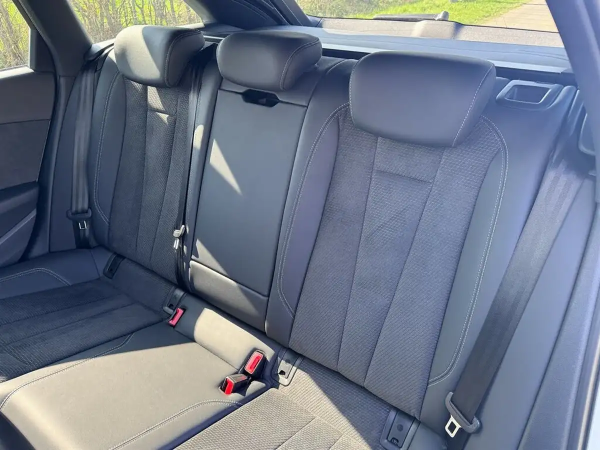 2021-audi-a4-avant-20-35-tfsi-black-edition-s-tronic-big-13