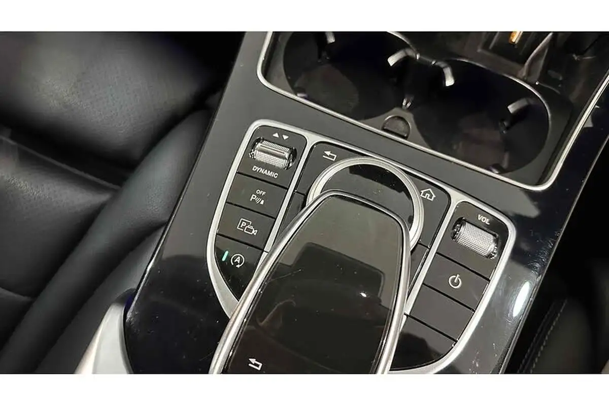 2019-mercedes-benz-c-class-15-c200-sport-premiumss-saloon-4d-big-38
