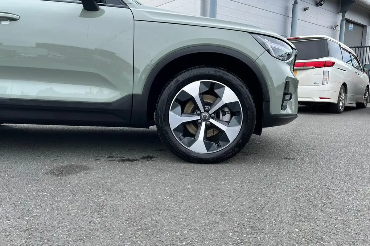 2024-volvo-xc40-20-b3-plus-big-4