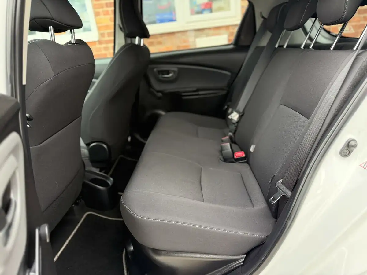 2016-toyota-yaris-15-vvt-i-design-bi-tone-hybrid-big-26
