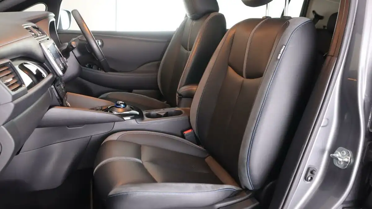 2022-nissan-leaf-e-tekna-39kwh-big-12