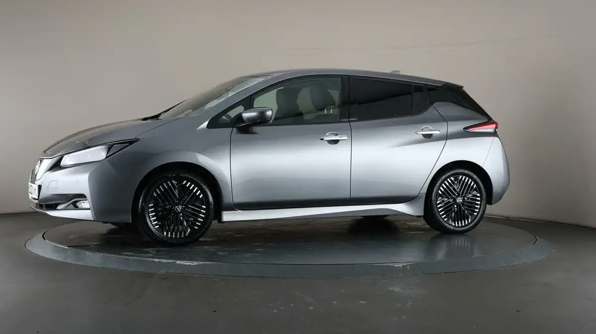 2022-nissan-leaf-e-tekna-39kwh-big-29