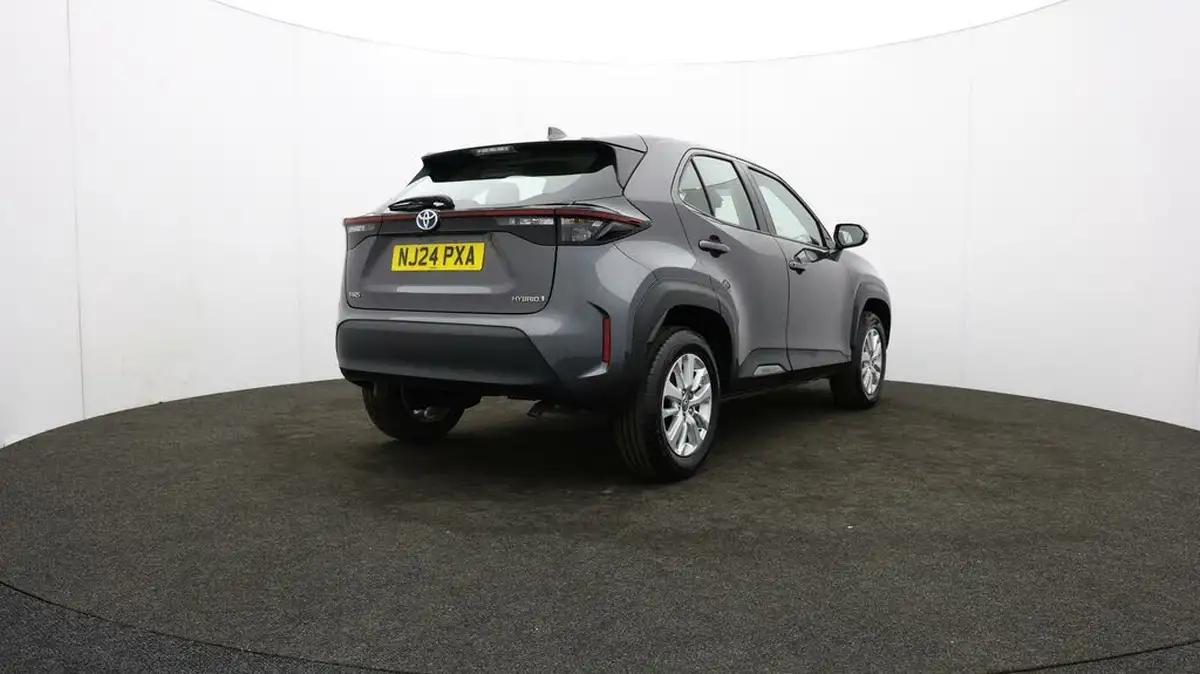 2024-toyota-yaris-cross-15-vvt-i-icon-big-76
