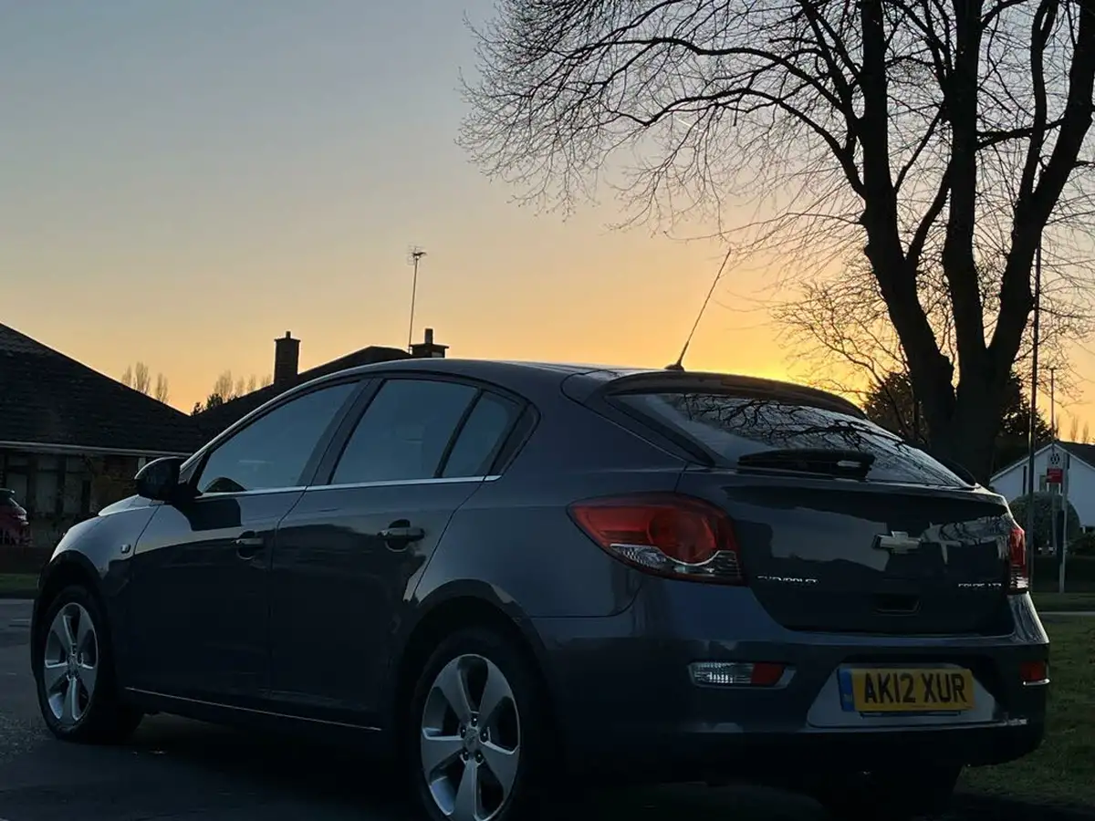 2012-chevrolet-cruze-18-ltz-auto-big-5
