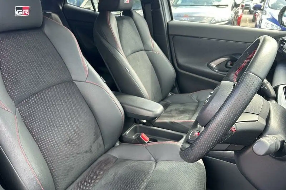 2023-toyota-yaris-cross-15-vvt-i-gr-sport-big-16