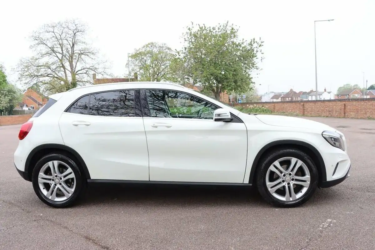 2014-mercedes-benz-gla-class-21cdi-se-premium-170bhp-220-4matic-7g-dct-big-4