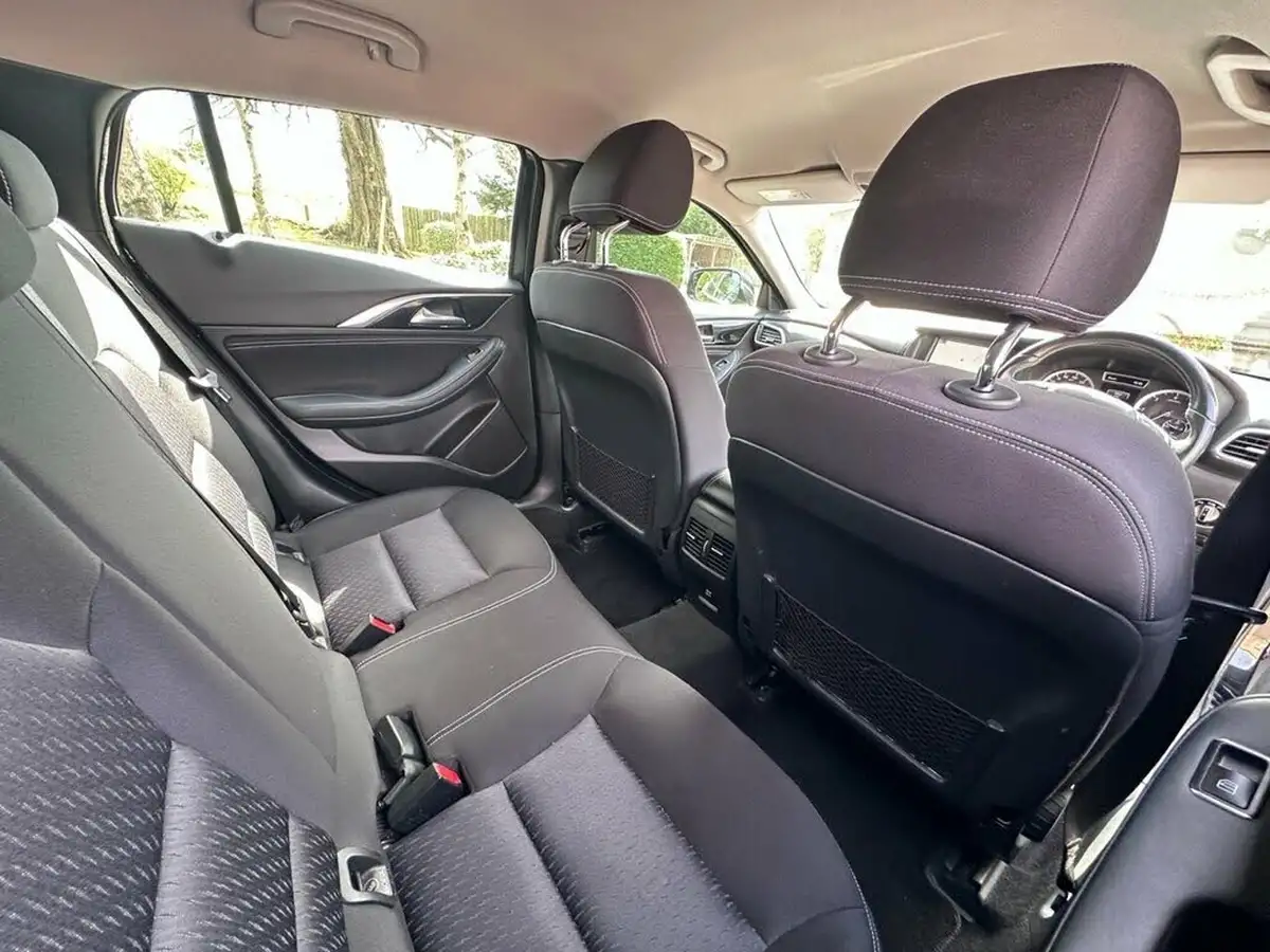 2017-infiniti-q30-15d-se-big-10