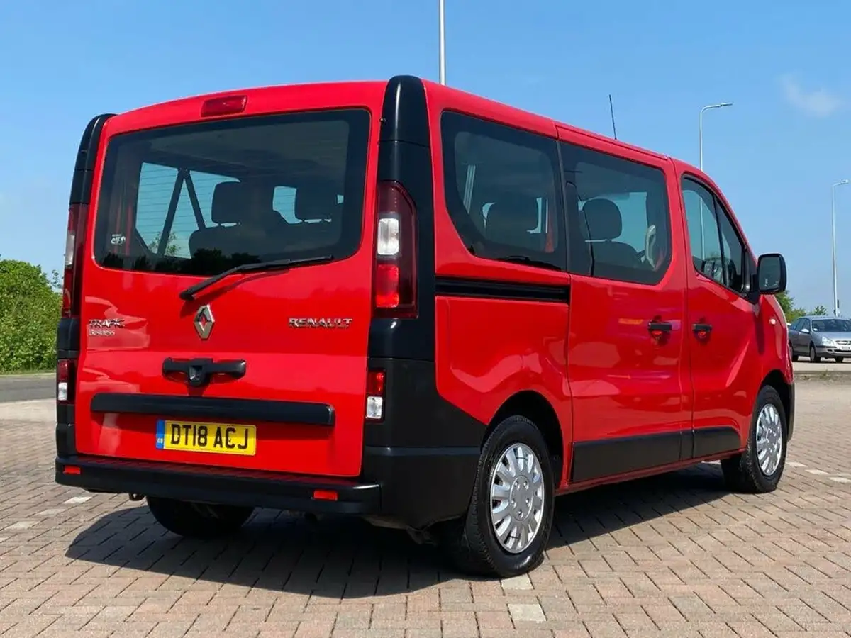 2018-renault-trafic-16dci-sl27-95-business-95-mini-bus-big-46