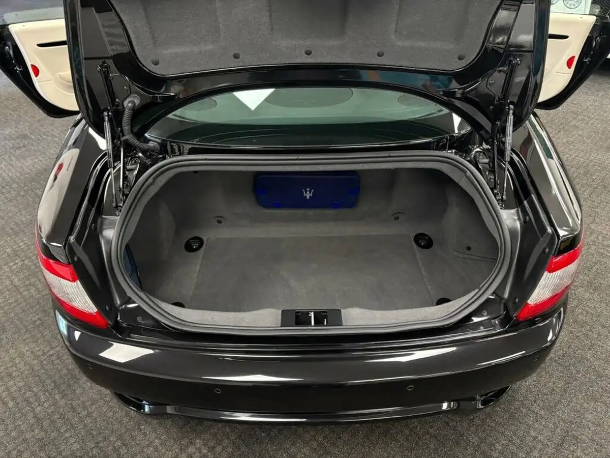 2016-maserati-granturismo-42-big-71