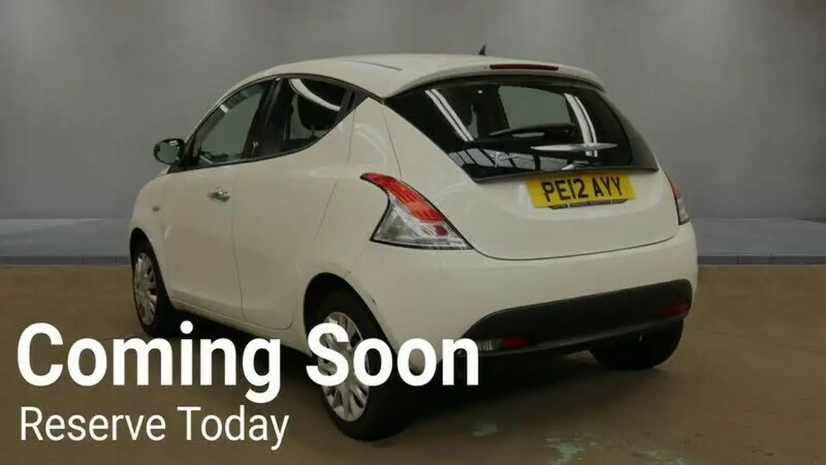 2012-chrysler-ypsilon-12-s-big-1