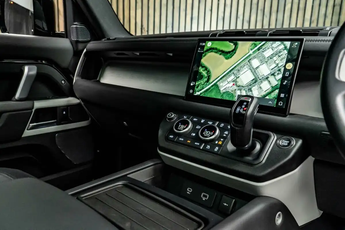 2023-land-rover-110-defender-30-d300-x-dynamic-hse-big-23