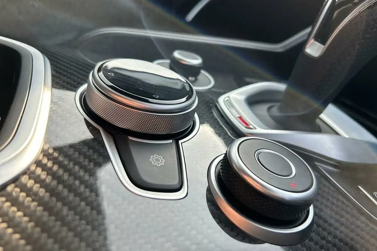 2022-alfa-romeo-giulia-20-veloce-ti-big-25