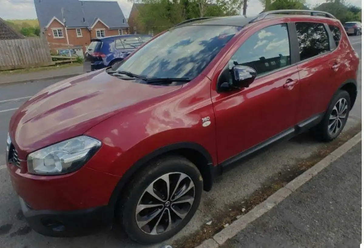 2013-nissan-qashqai-16-360-cvt-big-0