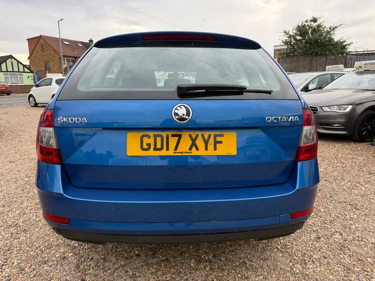 2017-skoda-octavia-16tdi-se-115ps-estate-1596cc-dsg-big-9