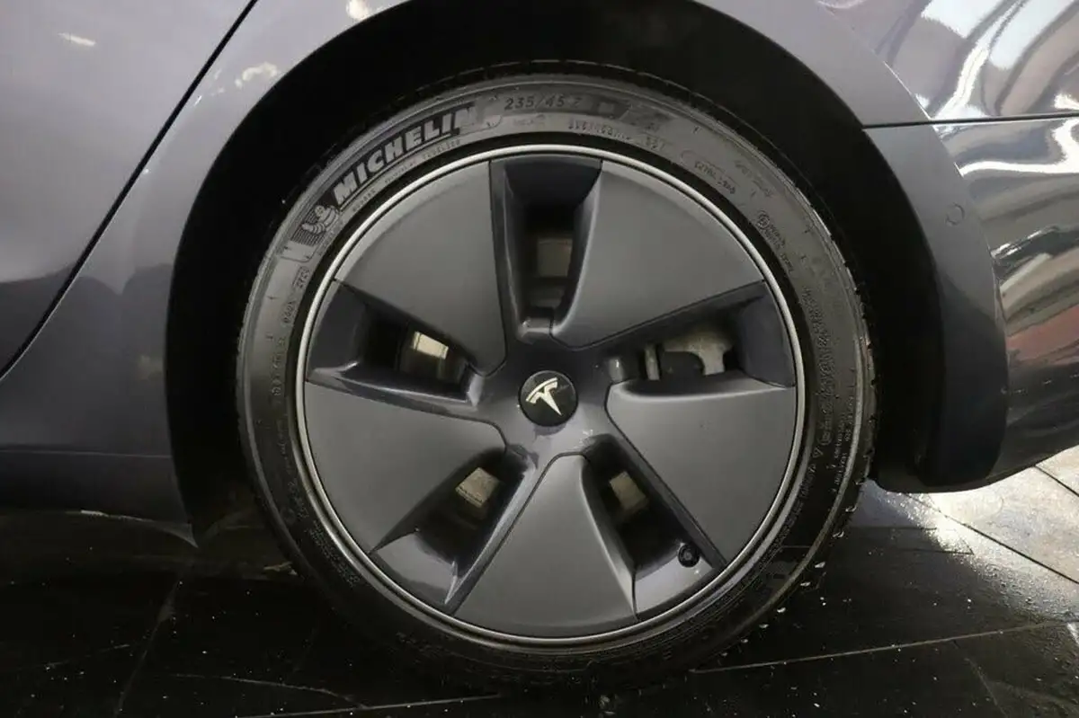 2021-tesla-model-3-e-long-range-awd-big-33