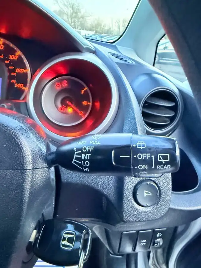 2009-honda-jazz-14-es-t-big-28