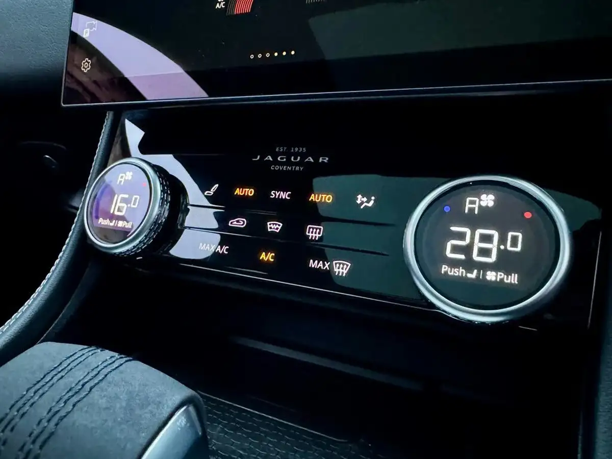 2021-jaguar-f-pace-20-p400e-hse-big-35