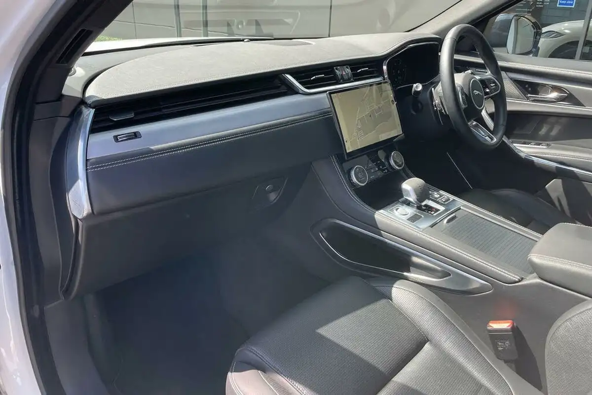 2023-jaguar-f-pace-20-d200-r-dynamic-se-black-big-32