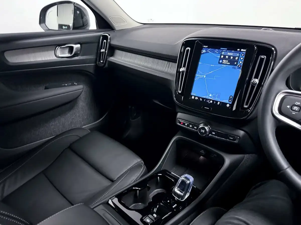 2023-volvo-xc40-20-b3-plus-big-24