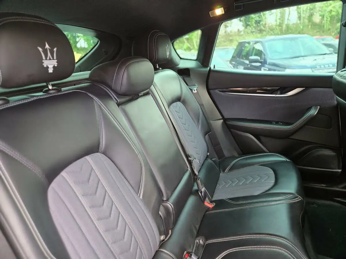 2019-maserati-levante-30-granlusso-big-32