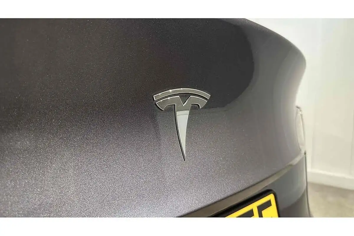2023-tesla-model-y-e-rwd-big-18