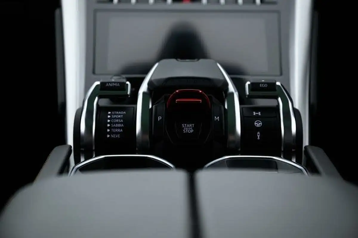 2023-lamborghini-urus-40-no-trim-big-17