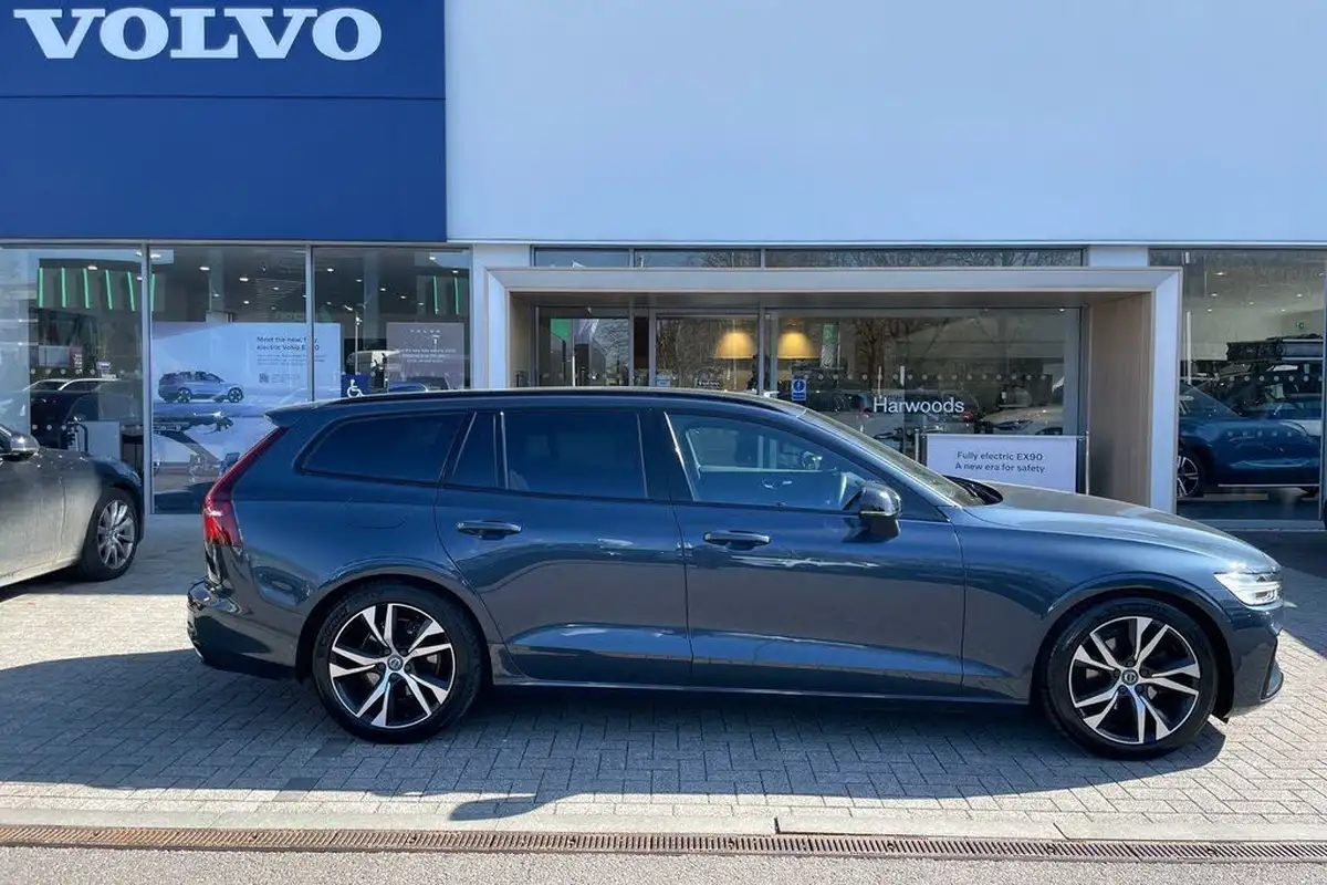 2021-volvo-v60-20-b4-r-design-big-1
